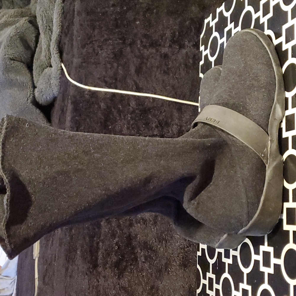 Size 6½ Women's DKNY Shoe Boot